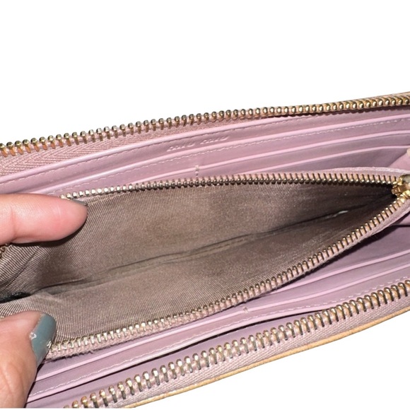 Miu Miu embossed 2 tone L shape zipper wallet - Picture 11 of 12